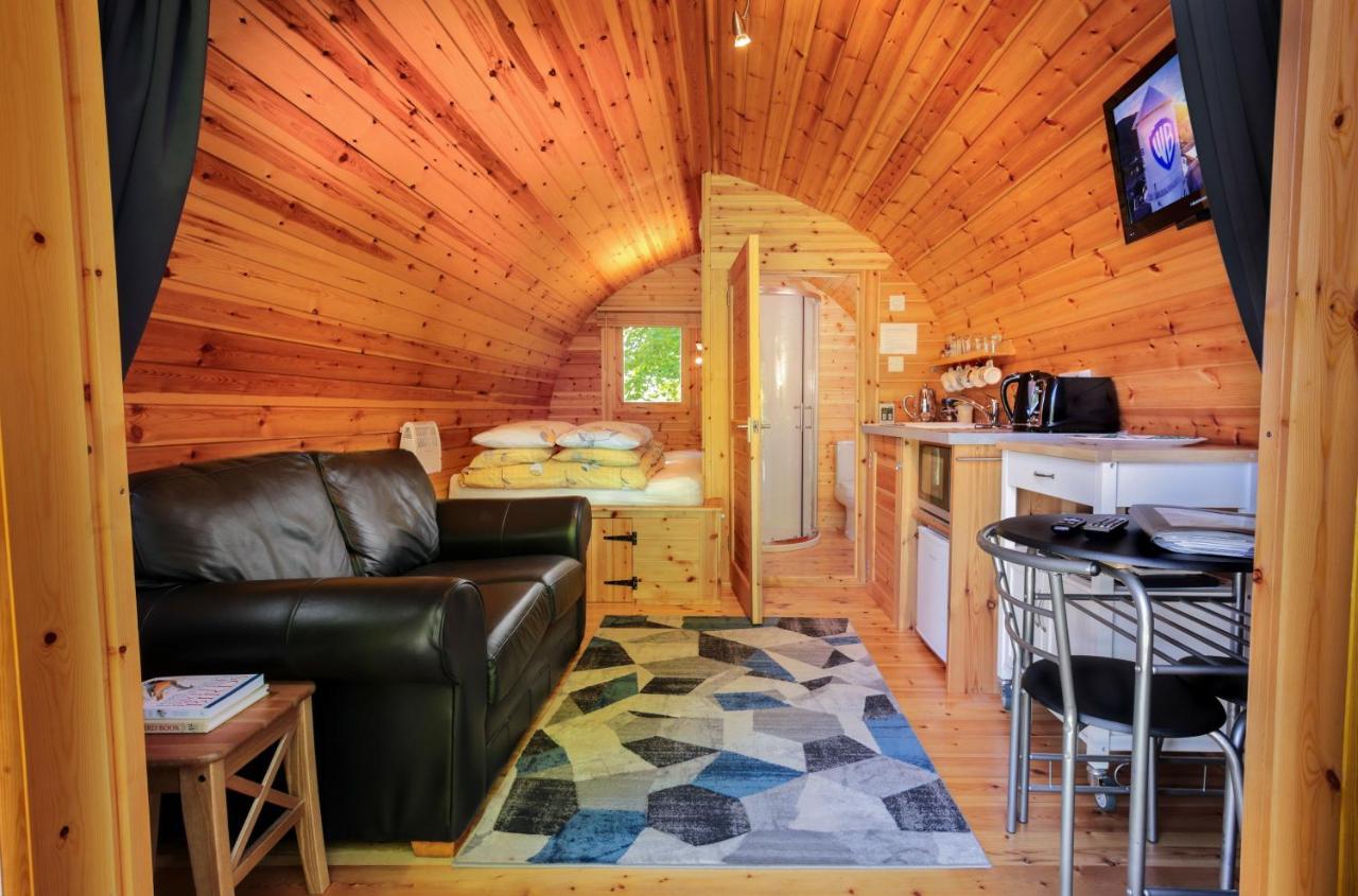 Glentruim Homestay B&B And Glamping Pods 뉴턴모어 외부 사진